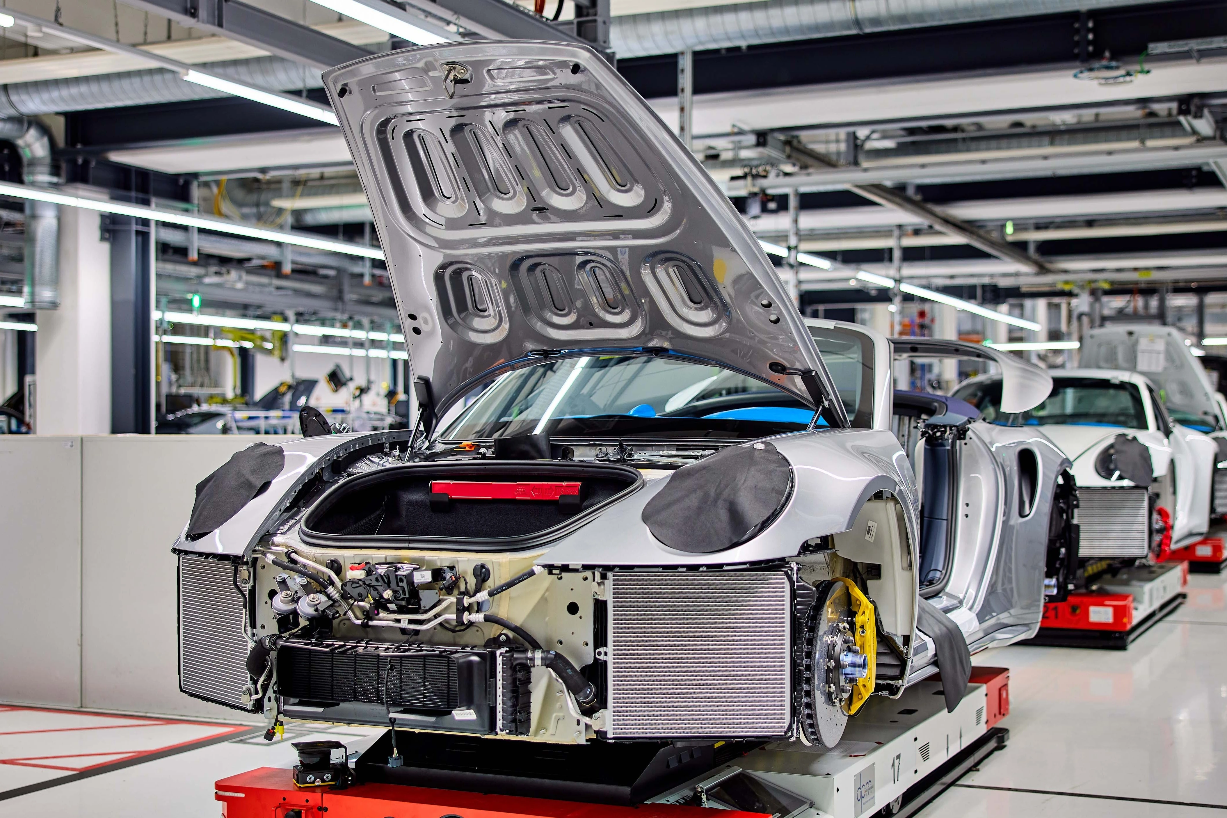 porsche,  cắt giảm,  việc làm,  trung quốc,  châu âu,  xe điện,  đức,  mercedes,  bmw,  audi,  mercedes-benz ảnh 2