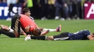 لقد وضع ميسي حداً للجدل الدائر حول من هو الأفضل على مر العصور. 8 لماذا ركع الحكم "المحظوظ" لميسي فجأة بعد المباراة؟